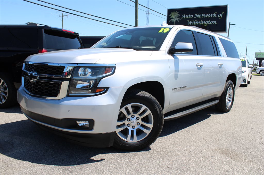 2019 Chevrolet Suburban 1500 LT photo
