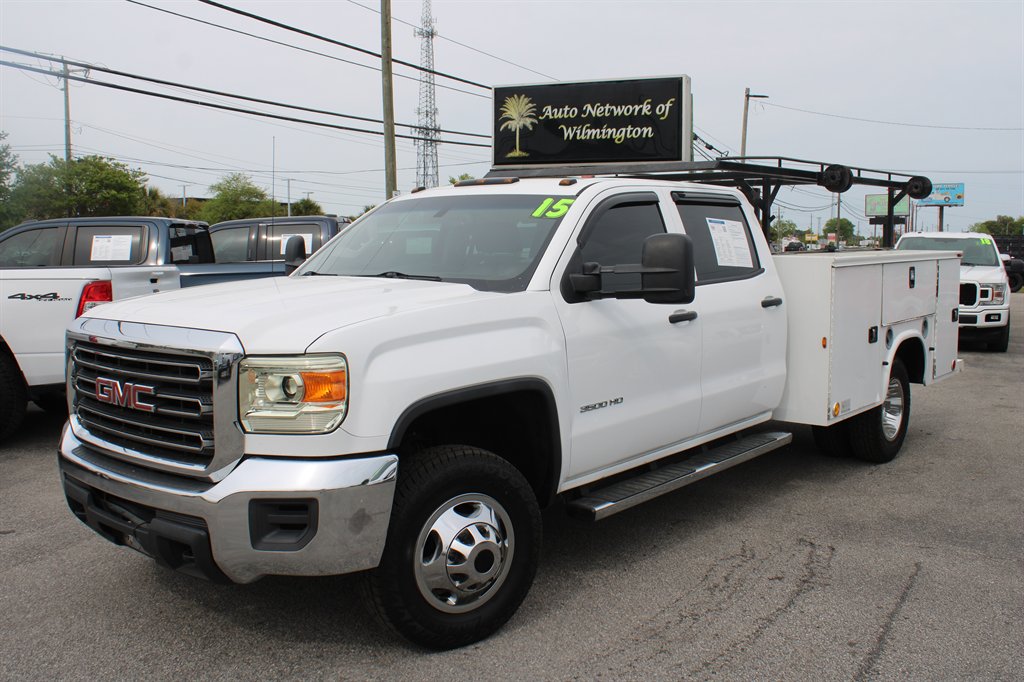 White 2015 GMC Sierra 3500HD Chassis Crew Cab RWD Pickup Truck 4X2 Automatic