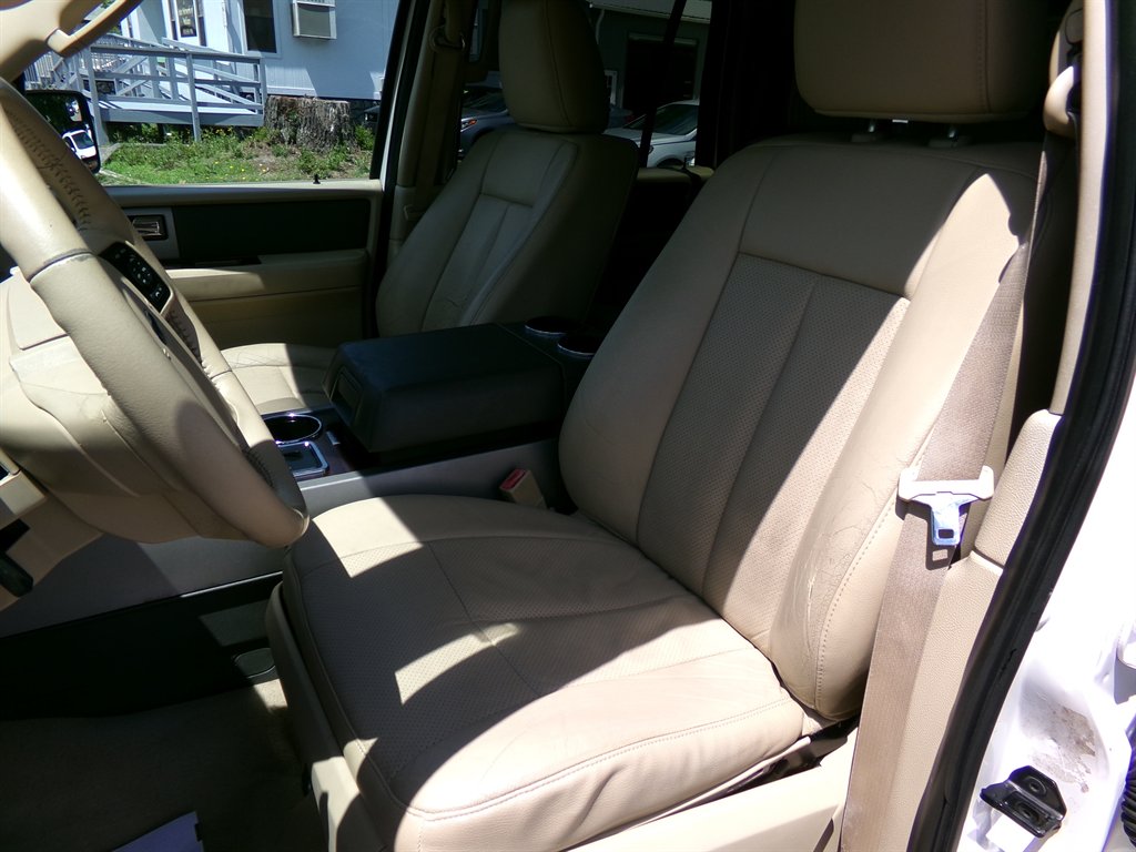 2014 Ford Expedition - $12,995