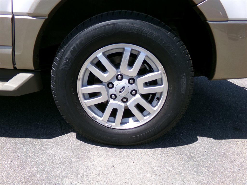 2014 Ford Expedition - $12,995