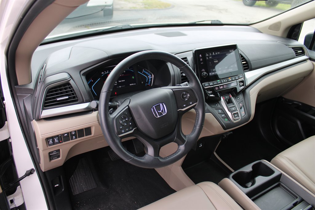 2023 Honda Odyssey - $41,995