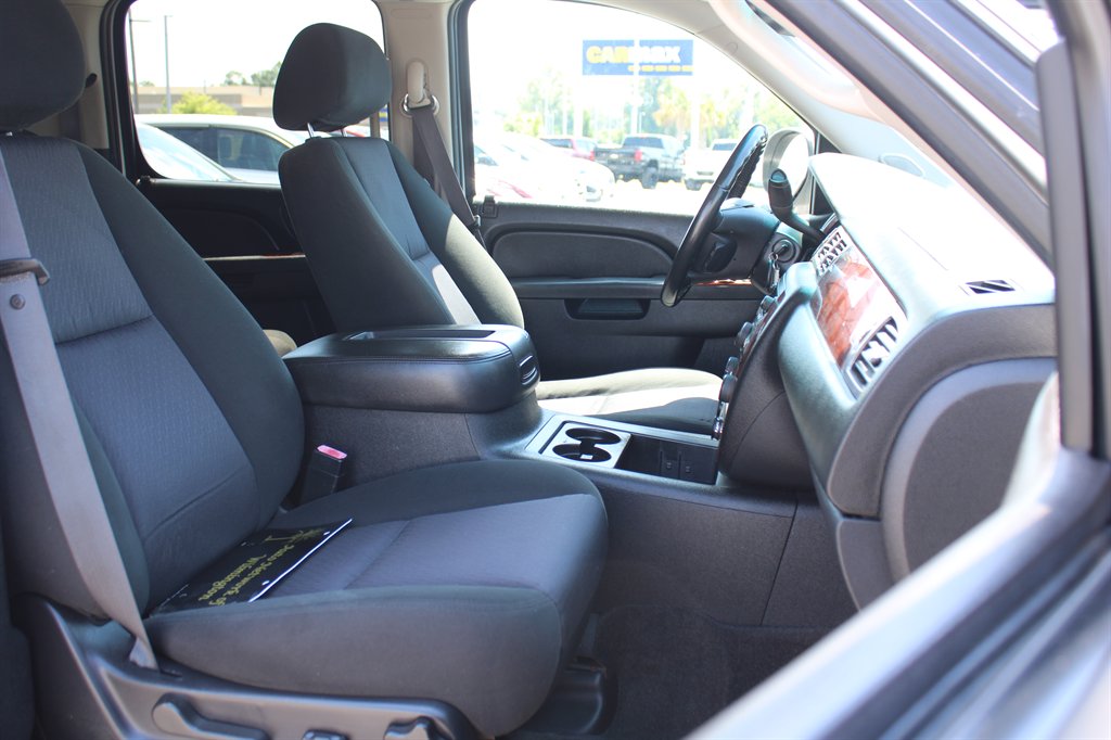 2011 Chevrolet Suburban - $13,995