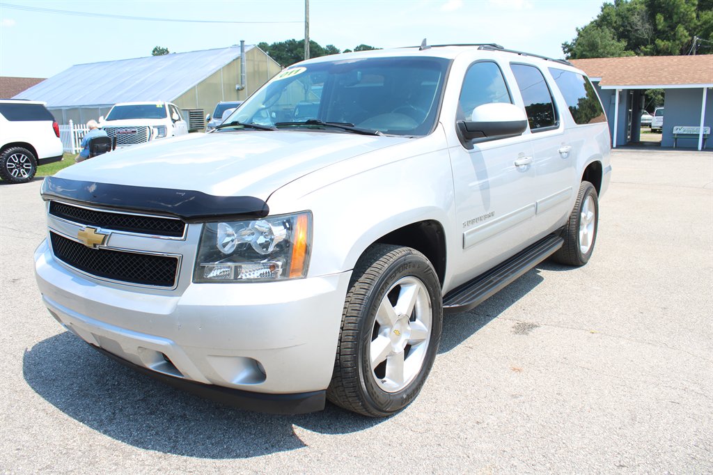 2011 Chevrolet Suburban - $13,995