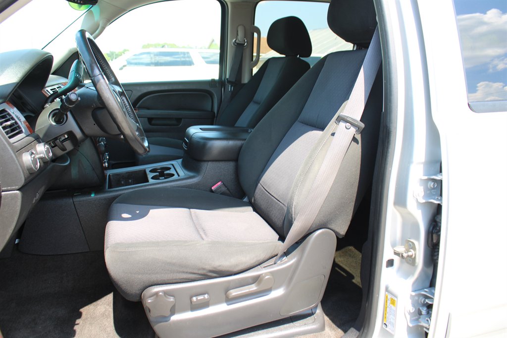 2011 Chevrolet Suburban - $13,995