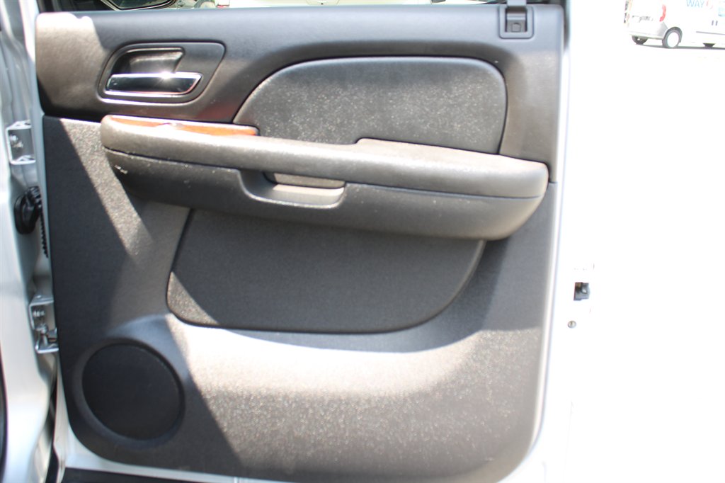 2011 Chevrolet Suburban - $13,995