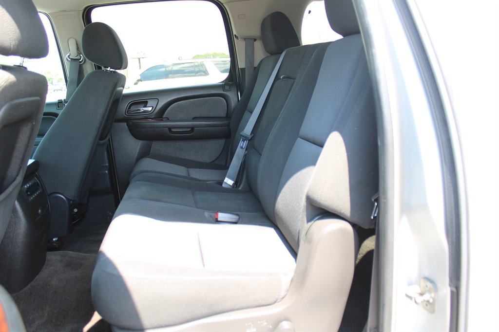 2011 Chevrolet Suburban - $13,995