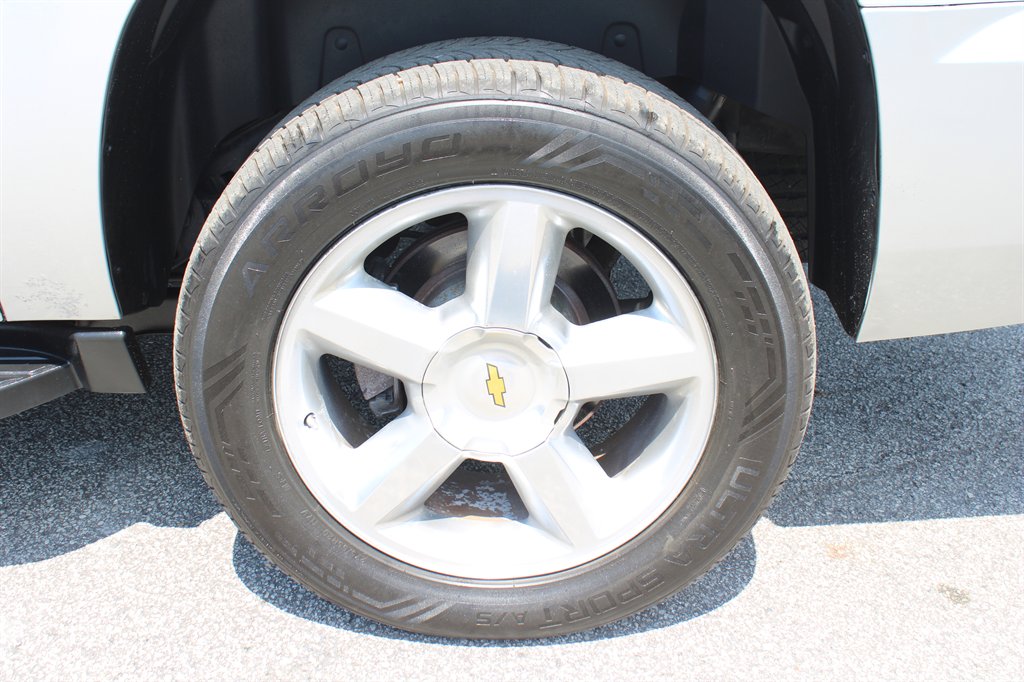 2011 Chevrolet Suburban - $13,995
