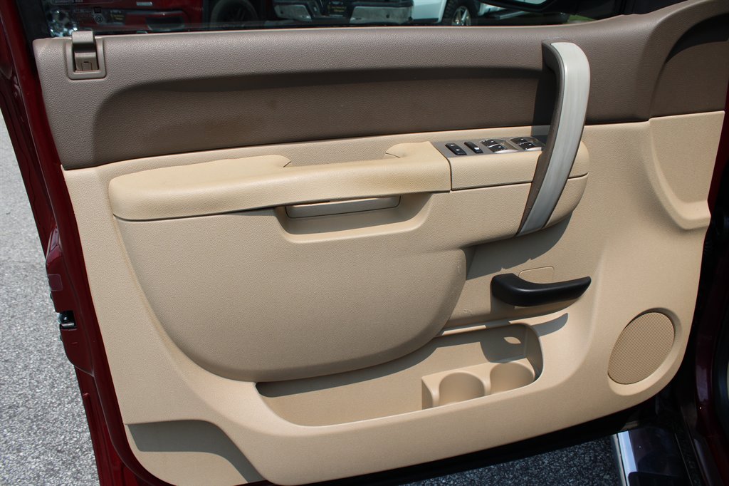 2013 Chevrolet Silverado - $16,995
