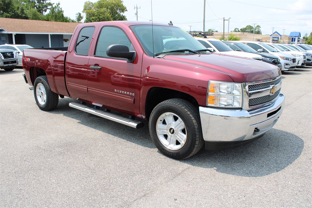 2013 Chevrolet Silverado - $16,995