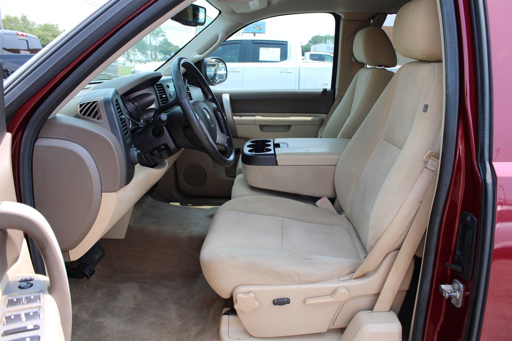 2013 Chevrolet Silverado - $16,995