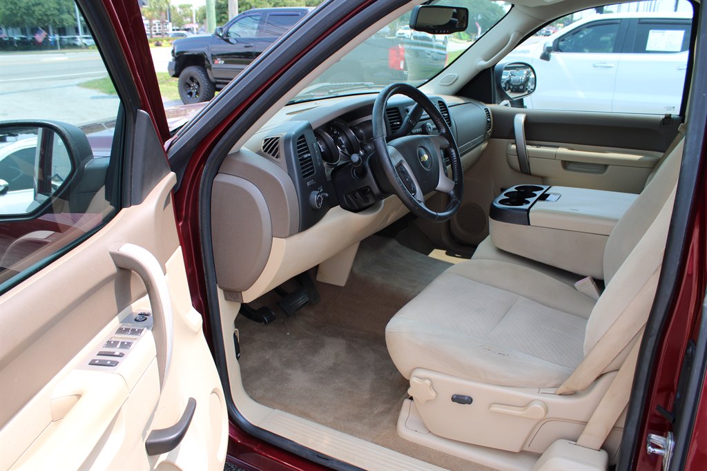 2013 Chevrolet Silverado - $16,995