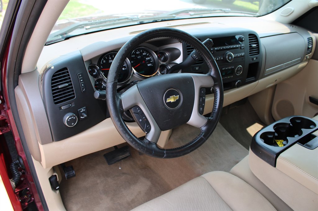 2013 Chevrolet Silverado - $16,995