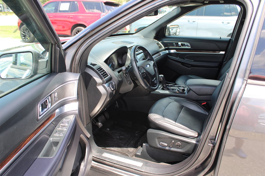 2018 Ford Explorer - $18,995