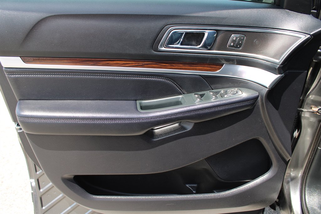 2018 Ford Explorer - $18,995