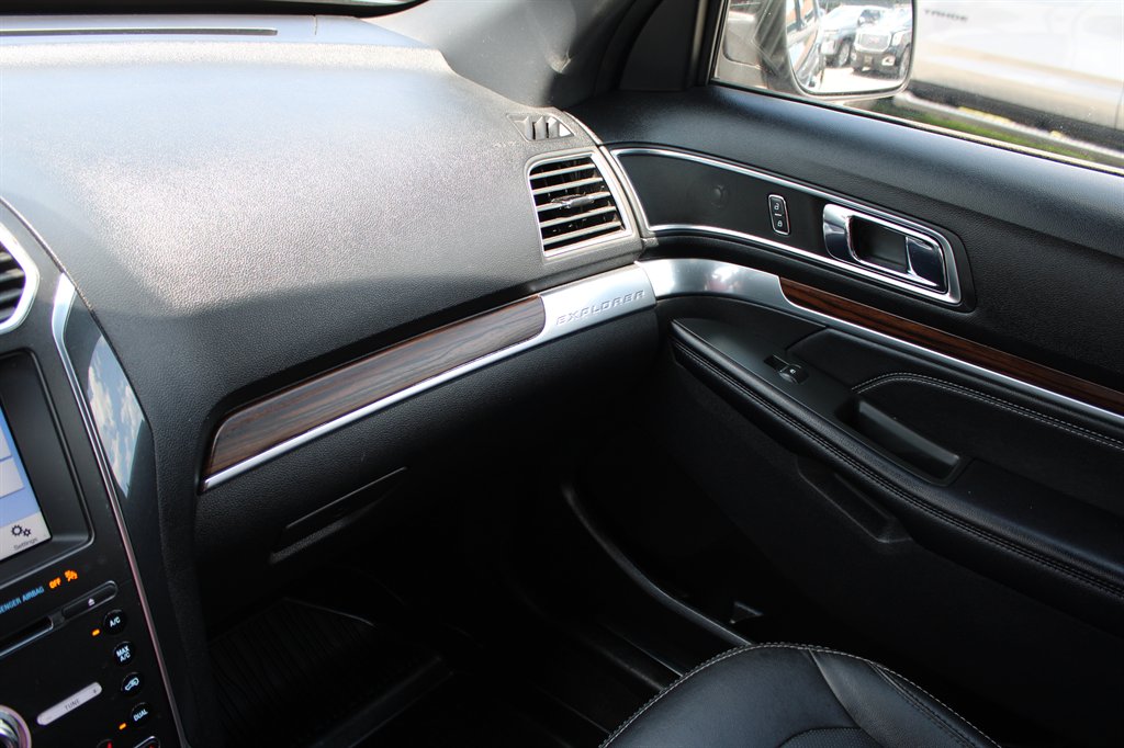 2018 Ford Explorer - $18,995