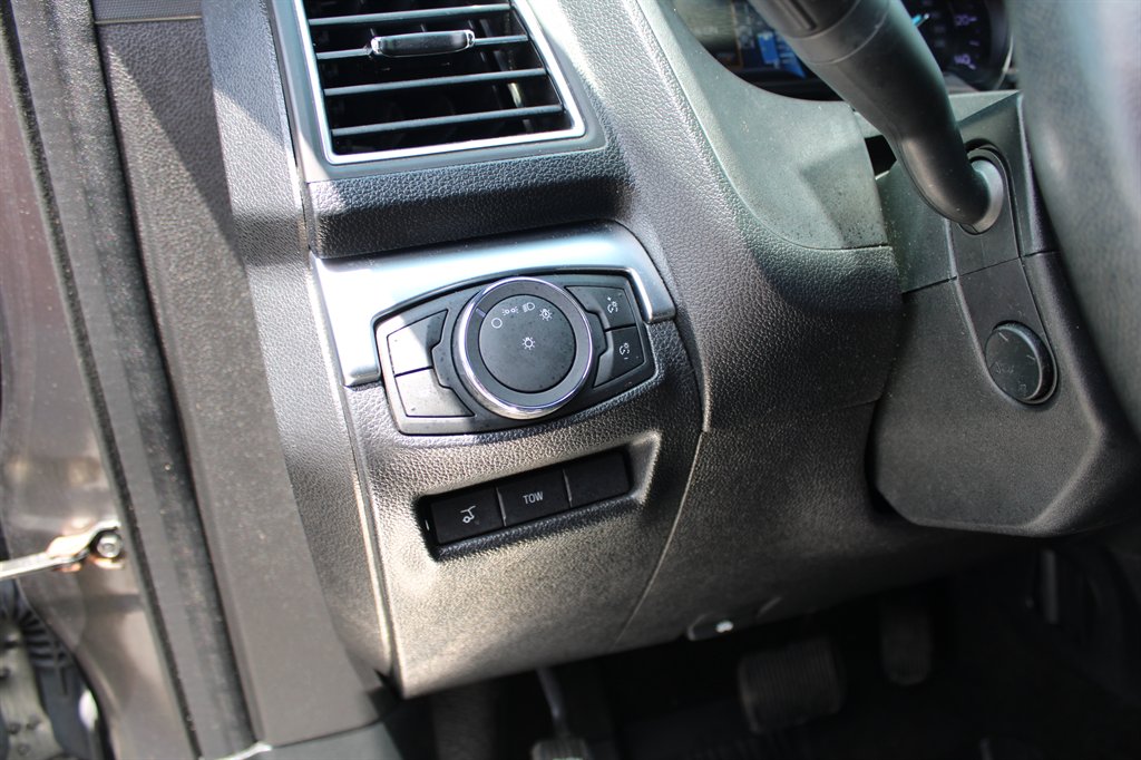 2018 Ford Explorer - $18,995