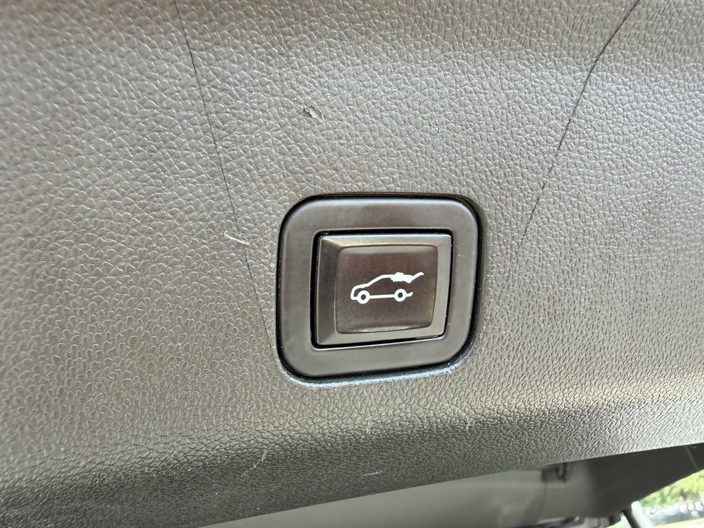 2022 Chevrolet Suburban - $39,995
