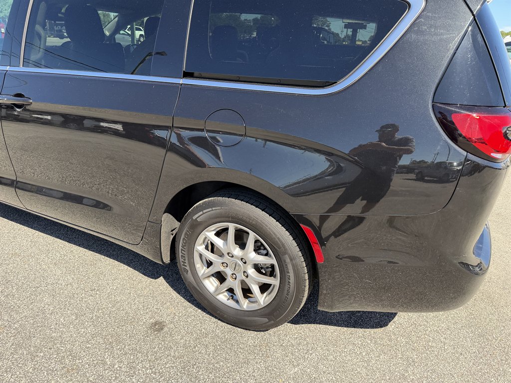 2023 Chrysler Pacifica - $22,995