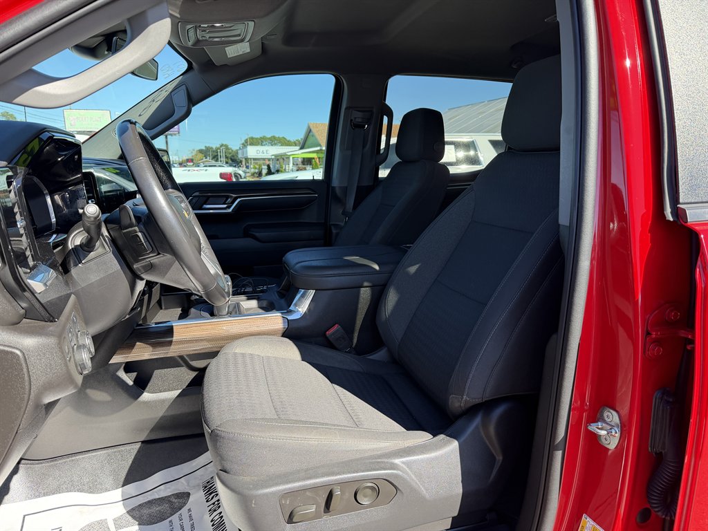 2023 Chevrolet Silverado - $37,995