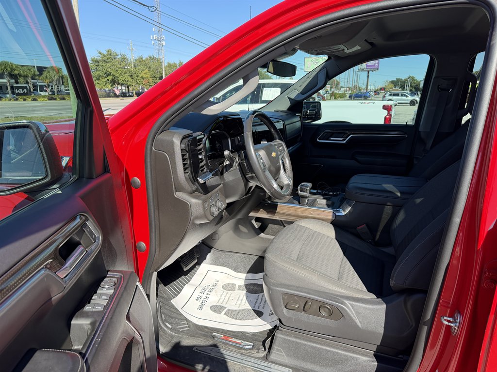 2023 Chevrolet Silverado - $37,995