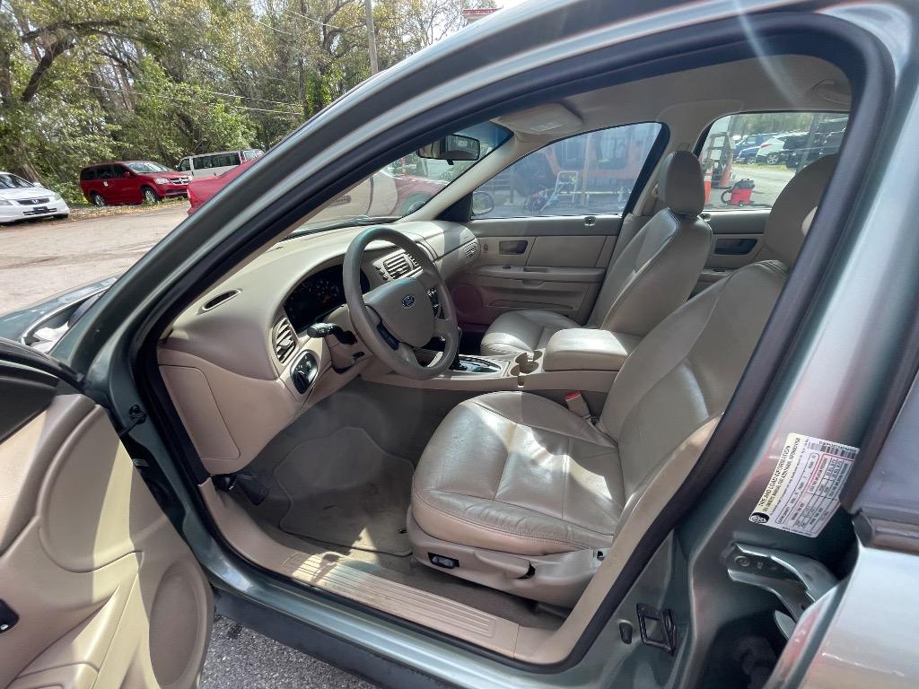 2005 Ford Taurus SE photo
