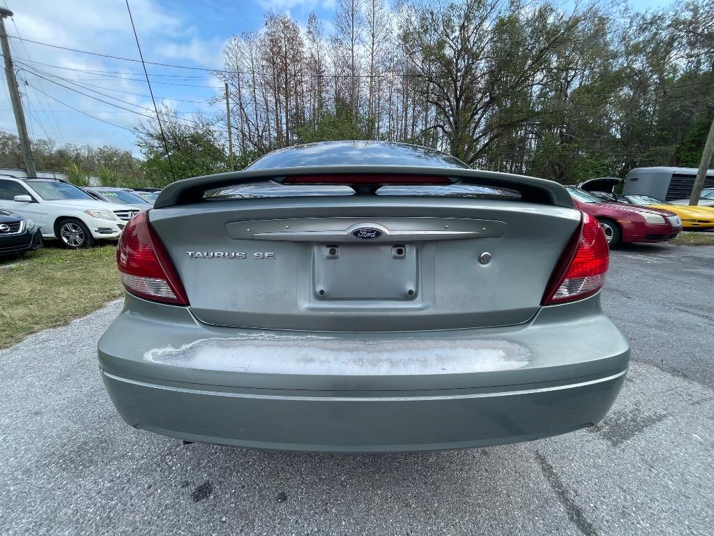 2005 Ford Taurus SE photo