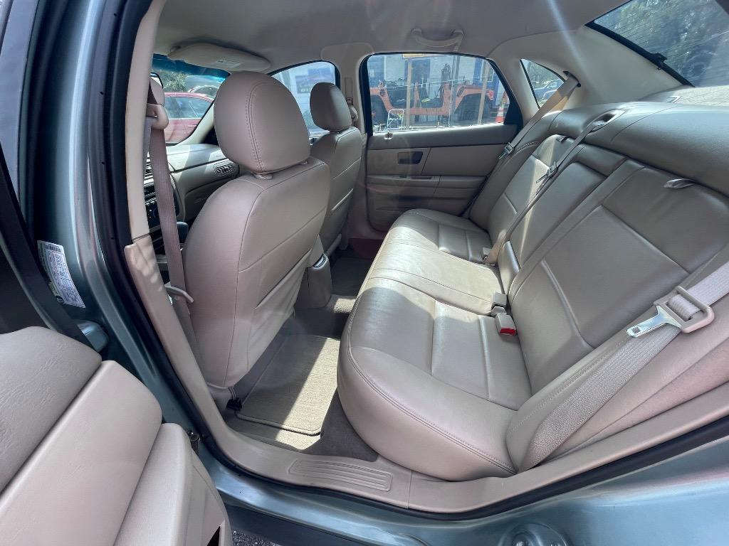 2005 Ford Taurus SE photo