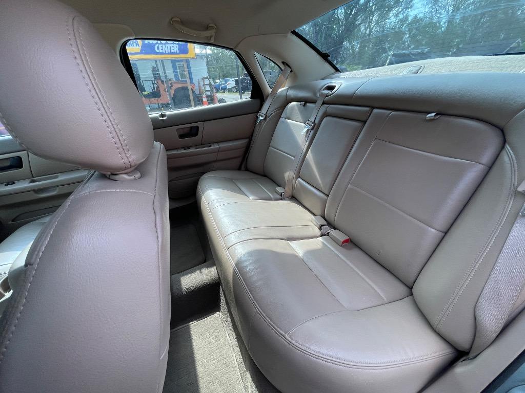 2005 Ford Taurus SE photo