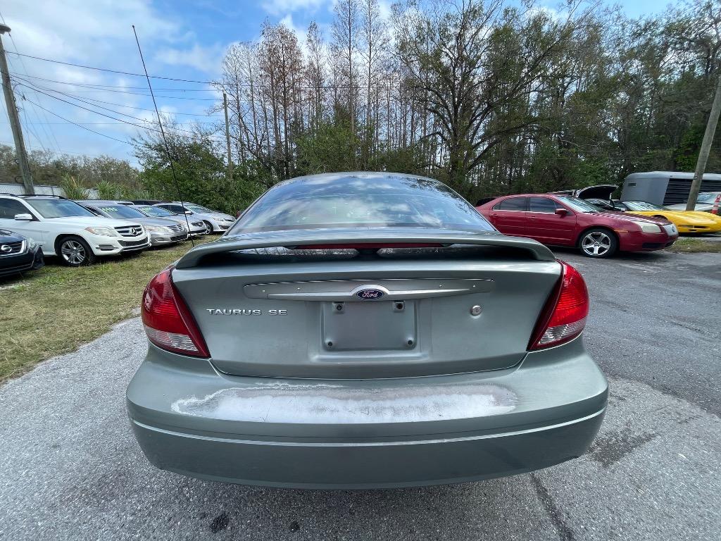 2005 Ford Taurus SE photo