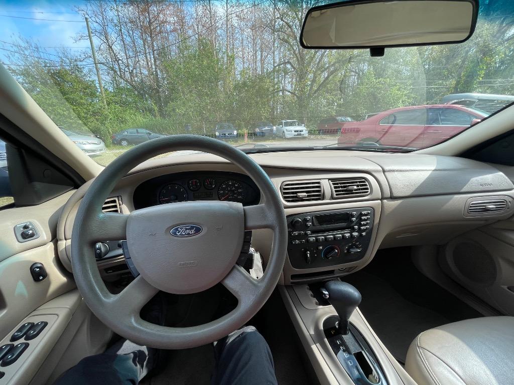 2005 Ford Taurus SE photo