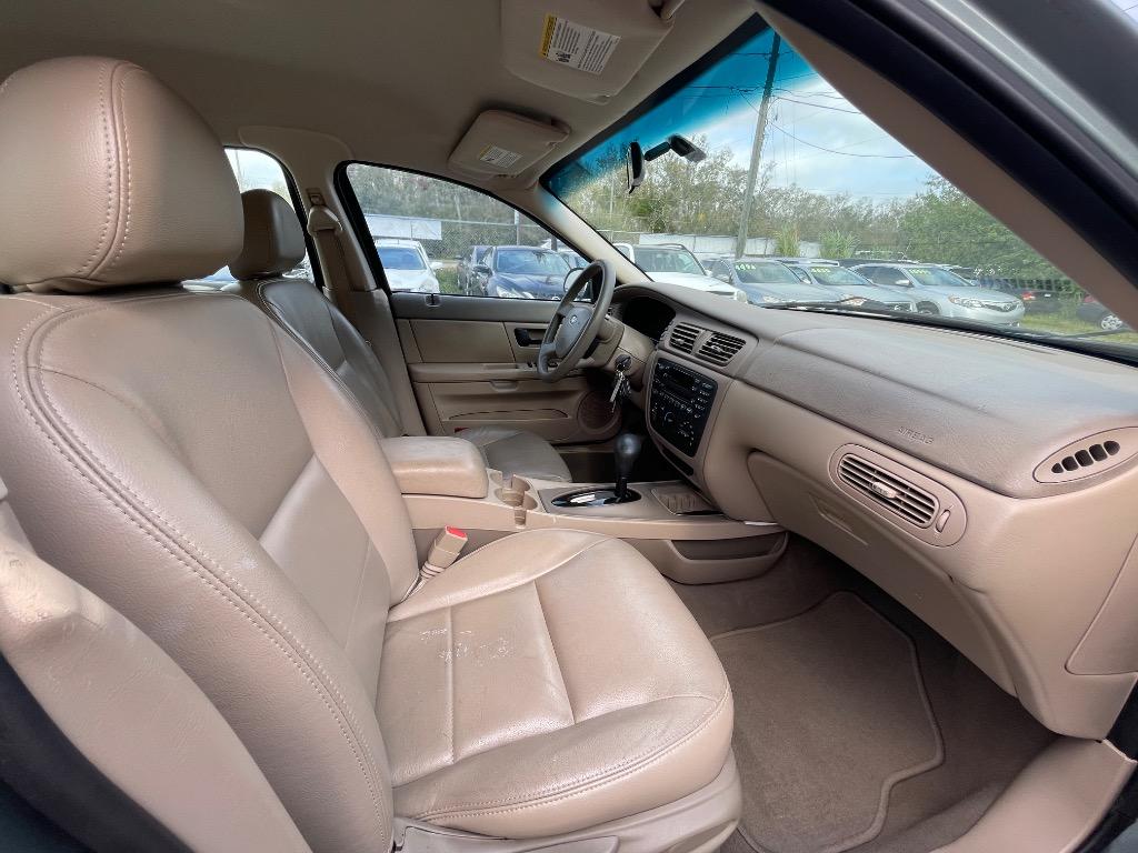 2005 Ford Taurus SE photo