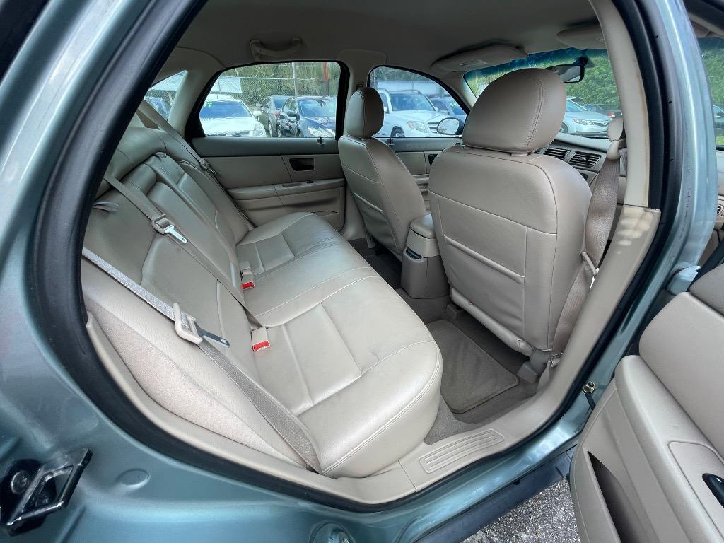2005 Ford Taurus SE photo
