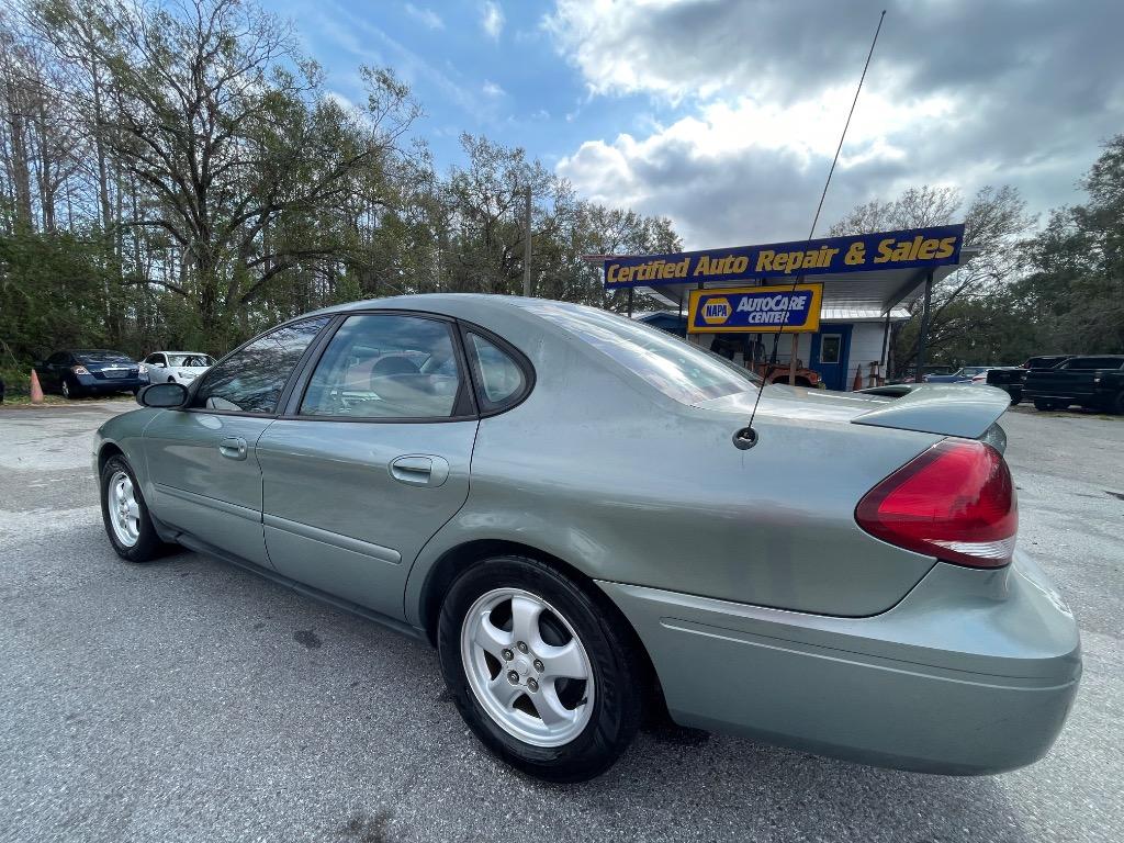 2005 Ford Taurus SE photo