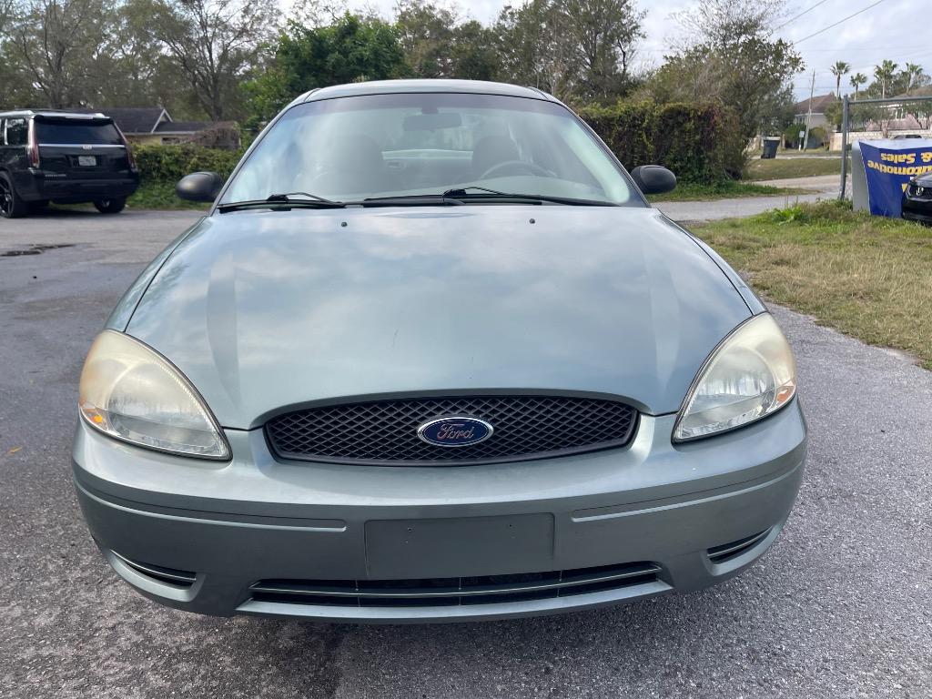 2005 Ford Taurus SE photo