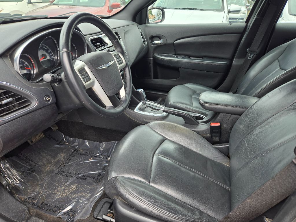 2013 Chrysler 200