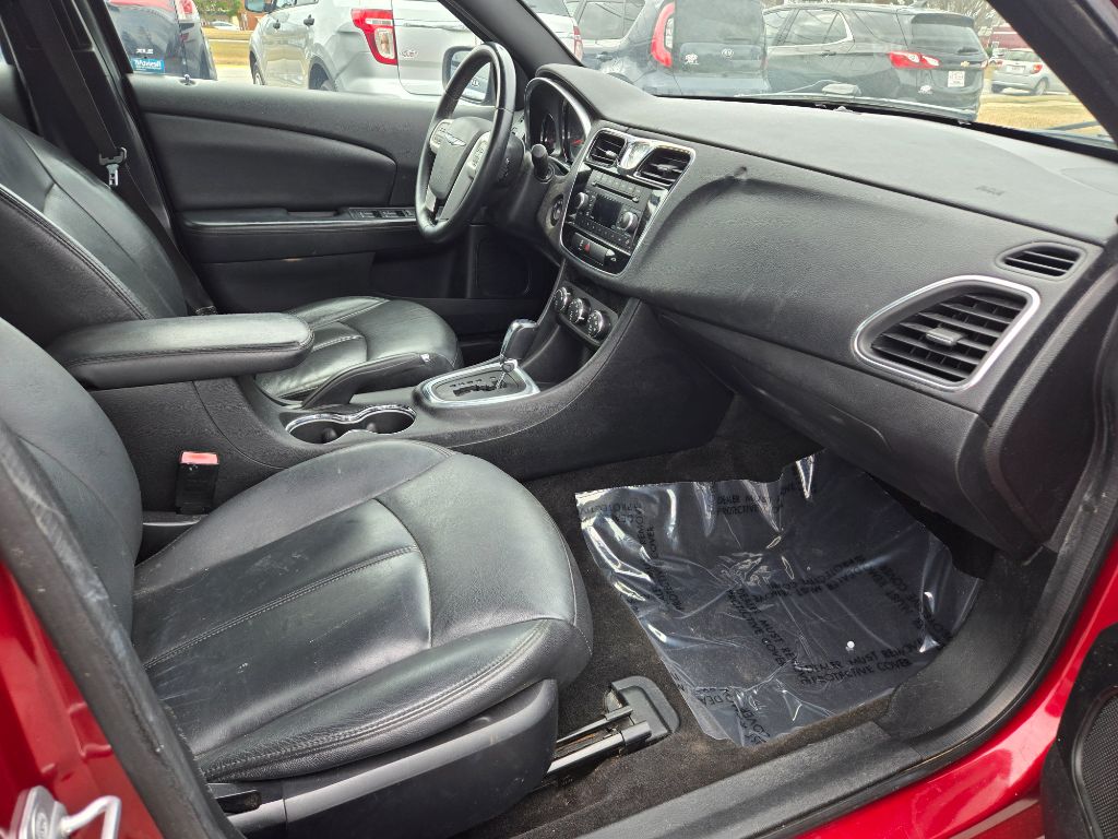 2013 Chrysler 200