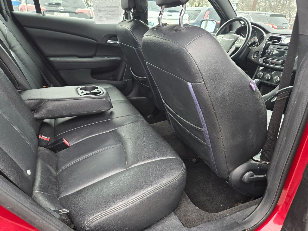 2013 Chrysler 200