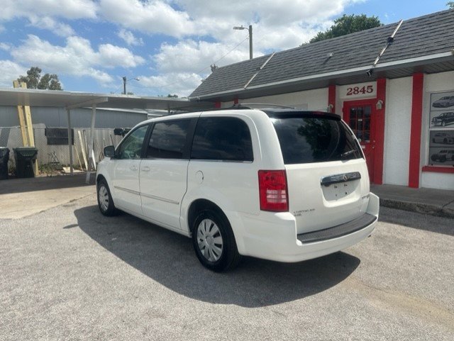 2010 Chrysler Town & Country Touring photo