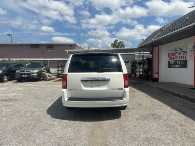 2010 Chrysler Town & Country Touring photo