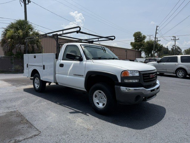 2005 GMC Sierra 2500 - $8,888
