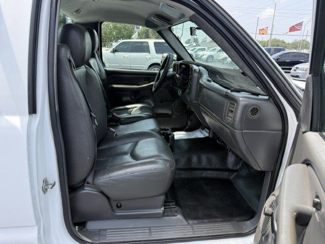 2005 GMC Sierra 2500 - $8,888