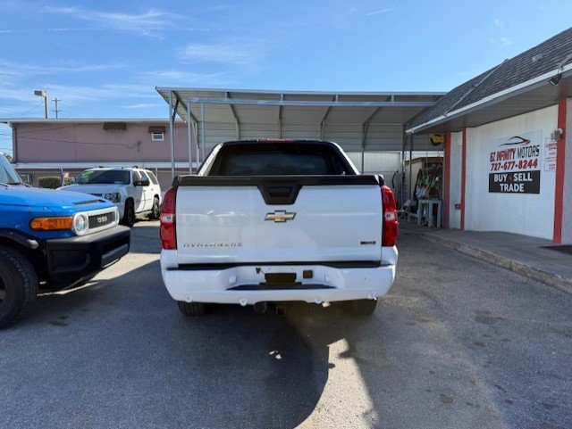 2008 Chevrolet Avalanche - $8,888