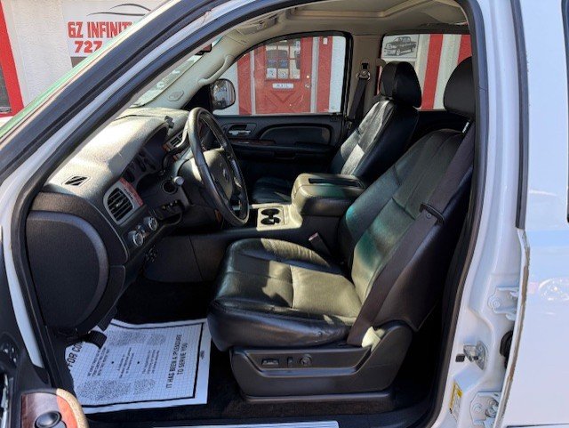 2008 Chevrolet Avalanche - $8,888