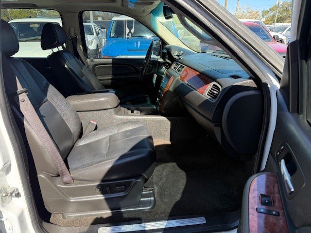 2008 Chevrolet Avalanche - $8,888