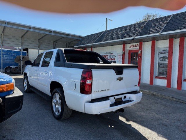 2008 Chevrolet Avalanche - $8,888