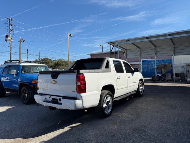 2008 Chevrolet Avalanche - $8,888