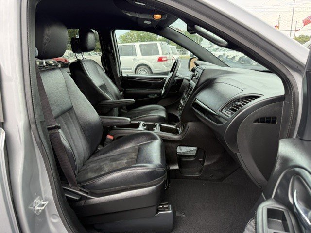 2015 Dodge Grand Caravan - $9,888