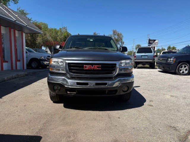 2005 GMC Sierra 2500HD - $7,888