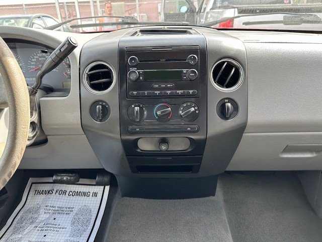 2005 Ford F-150 XLT photo