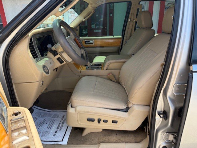 2007 Lincoln Navigator - $5,888